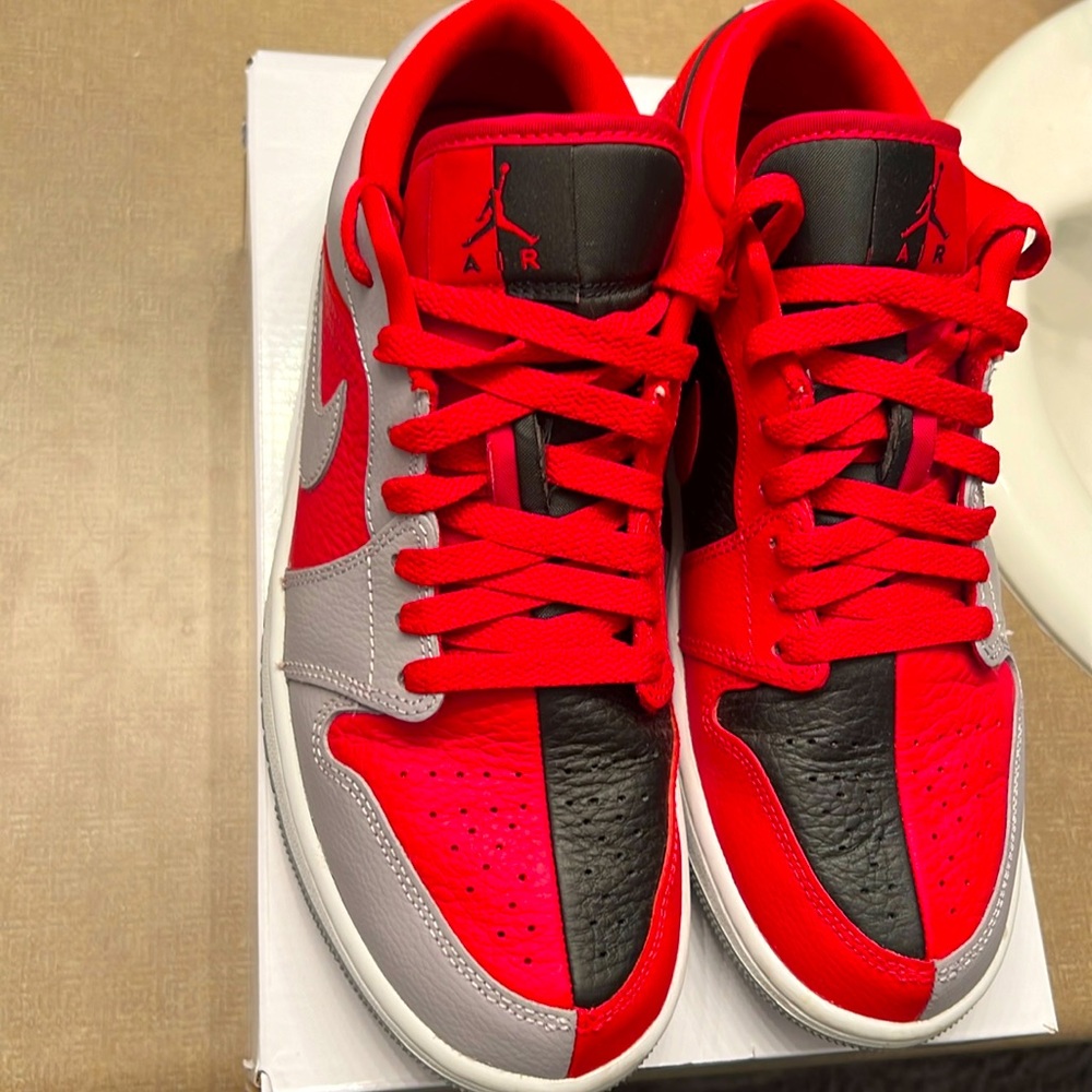 Nike WMNS Air Jordan 1 Low SE Size 9